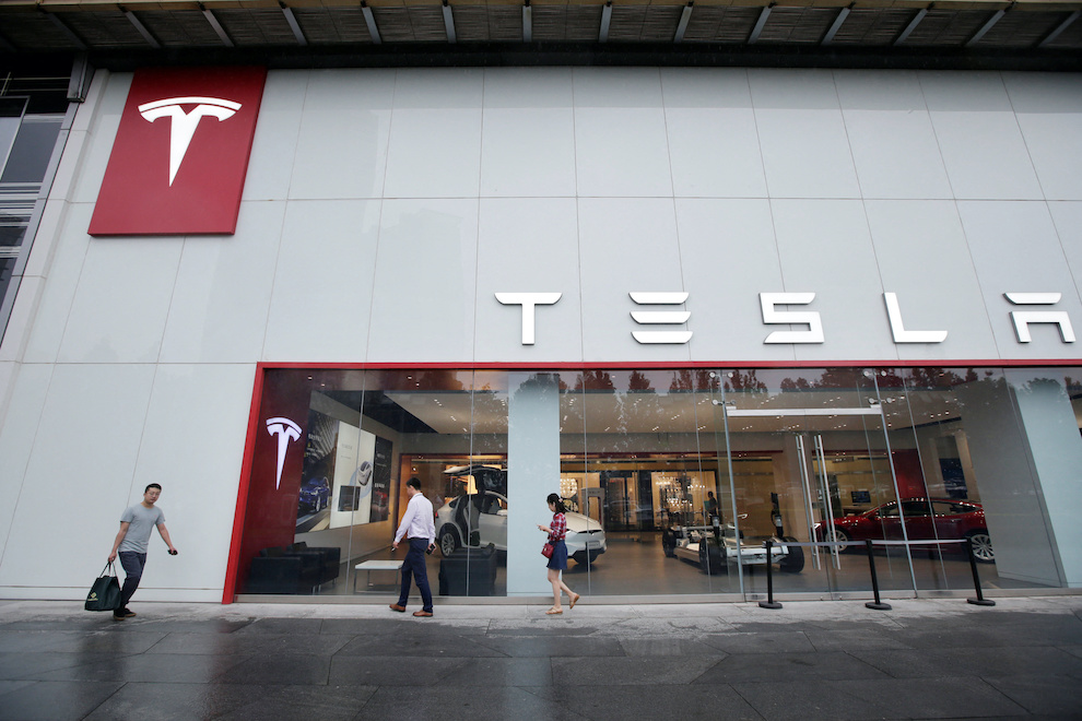 Шведский профсоюз блокирует комплектующие Tesla в связи с обострением спора Шведский профсоюз блокирует комплектующие Tesla в связи с обострением спора